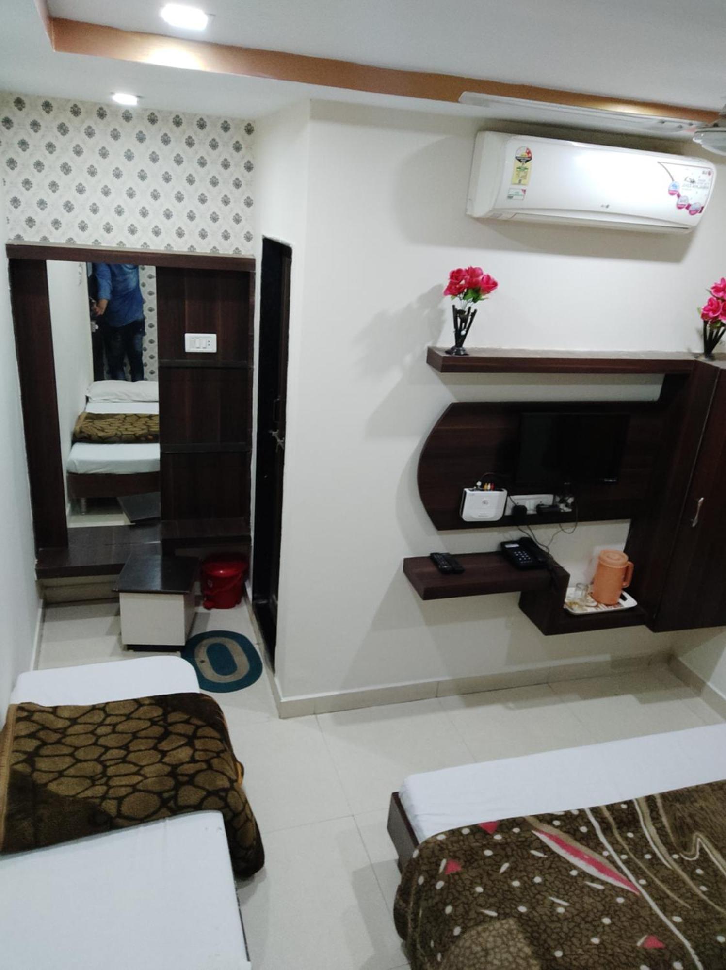 Hotel Vrandavan Palace Near Mahakal Temple Ujjain Eksteriør bilde