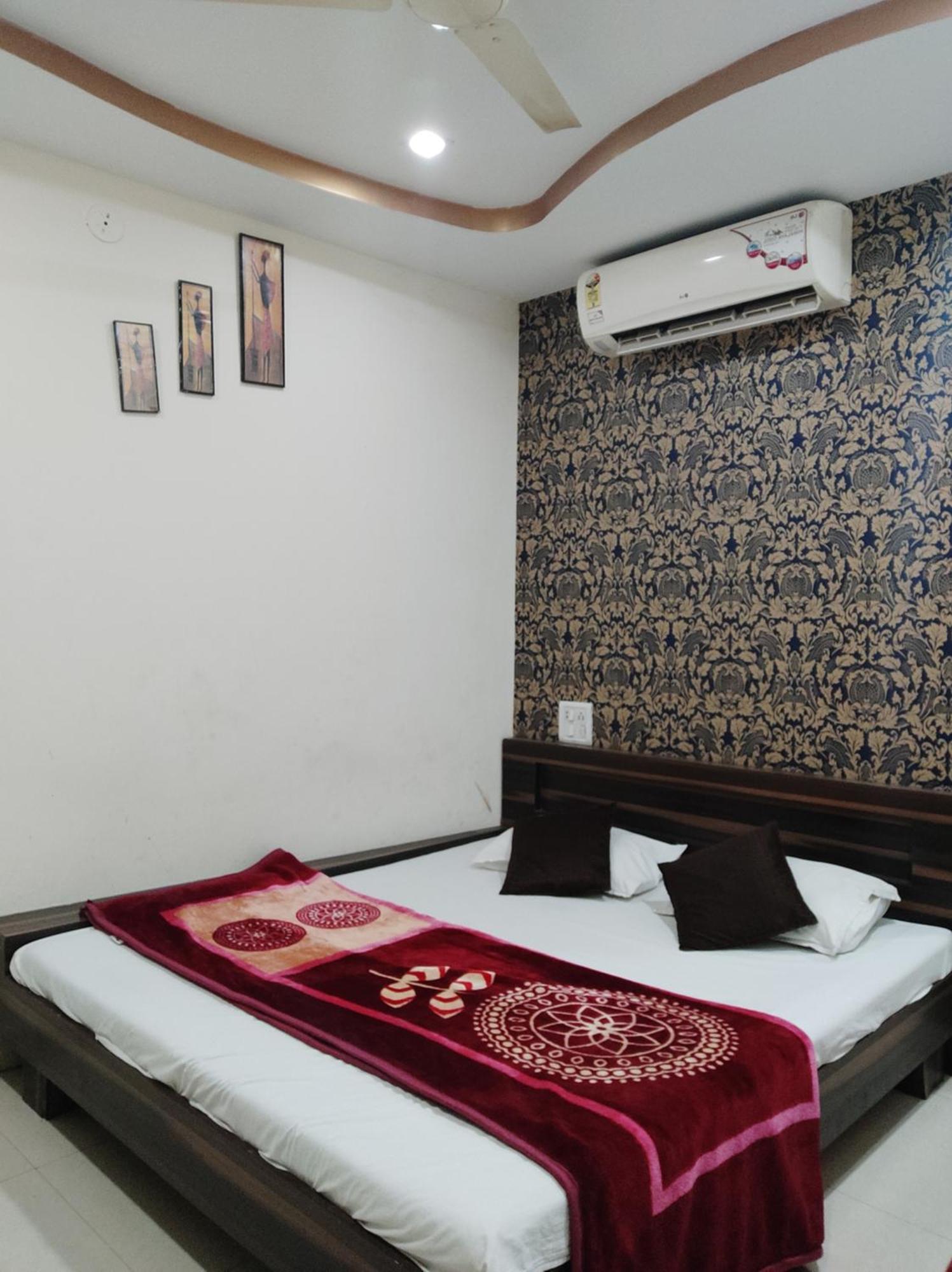 Hotel Vrandavan Palace Near Mahakal Temple Ujjain Eksteriør bilde