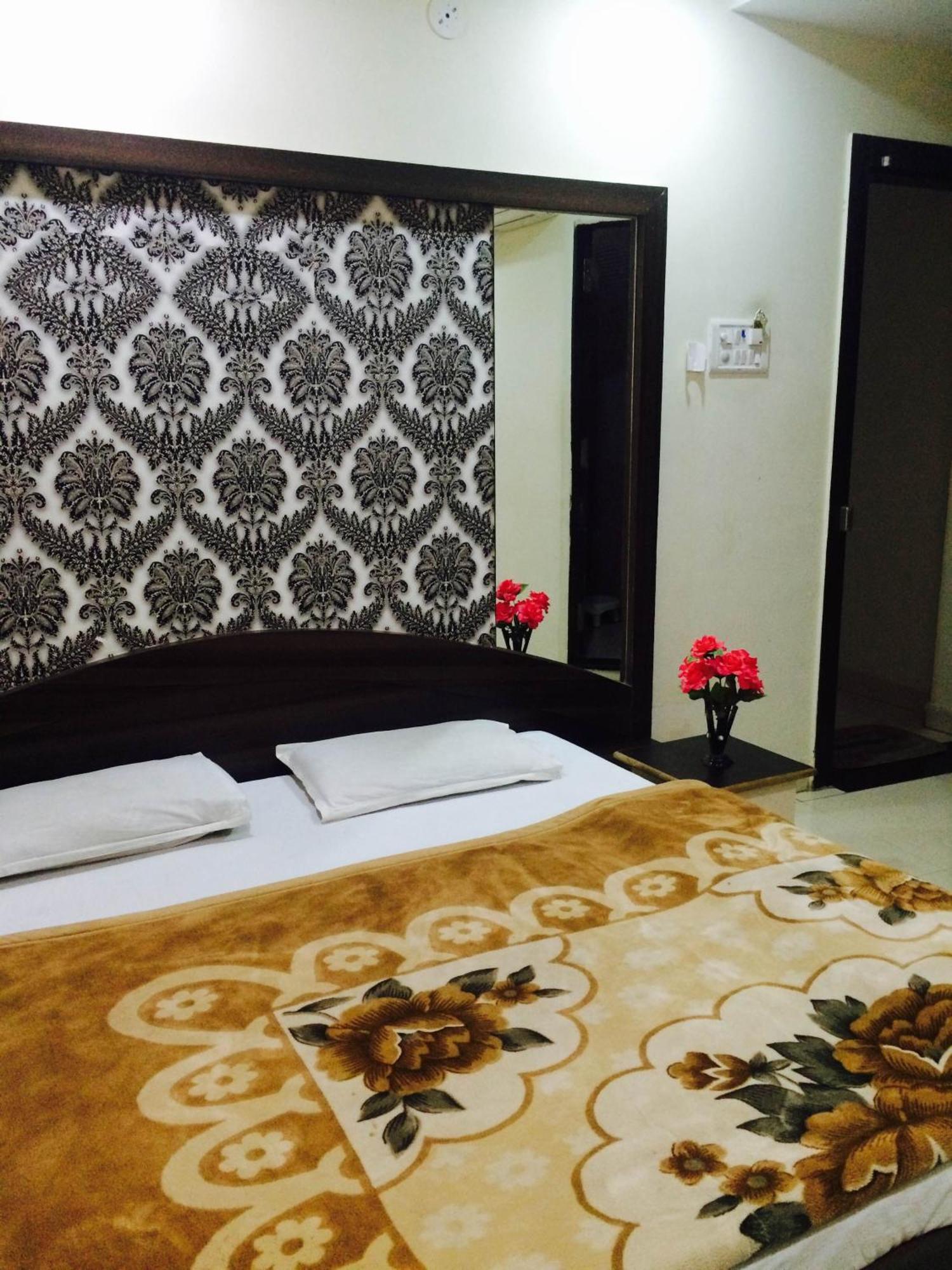 Hotel Vrandavan Palace Near Mahakal Temple Ujjain Eksteriør bilde