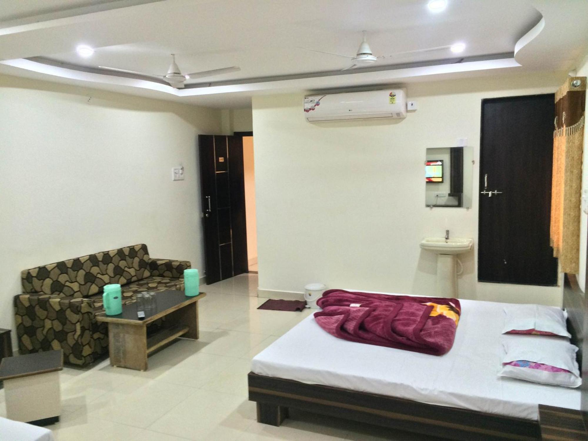 Hotel Vrandavan Palace Near Mahakal Temple Ujjain Eksteriør bilde