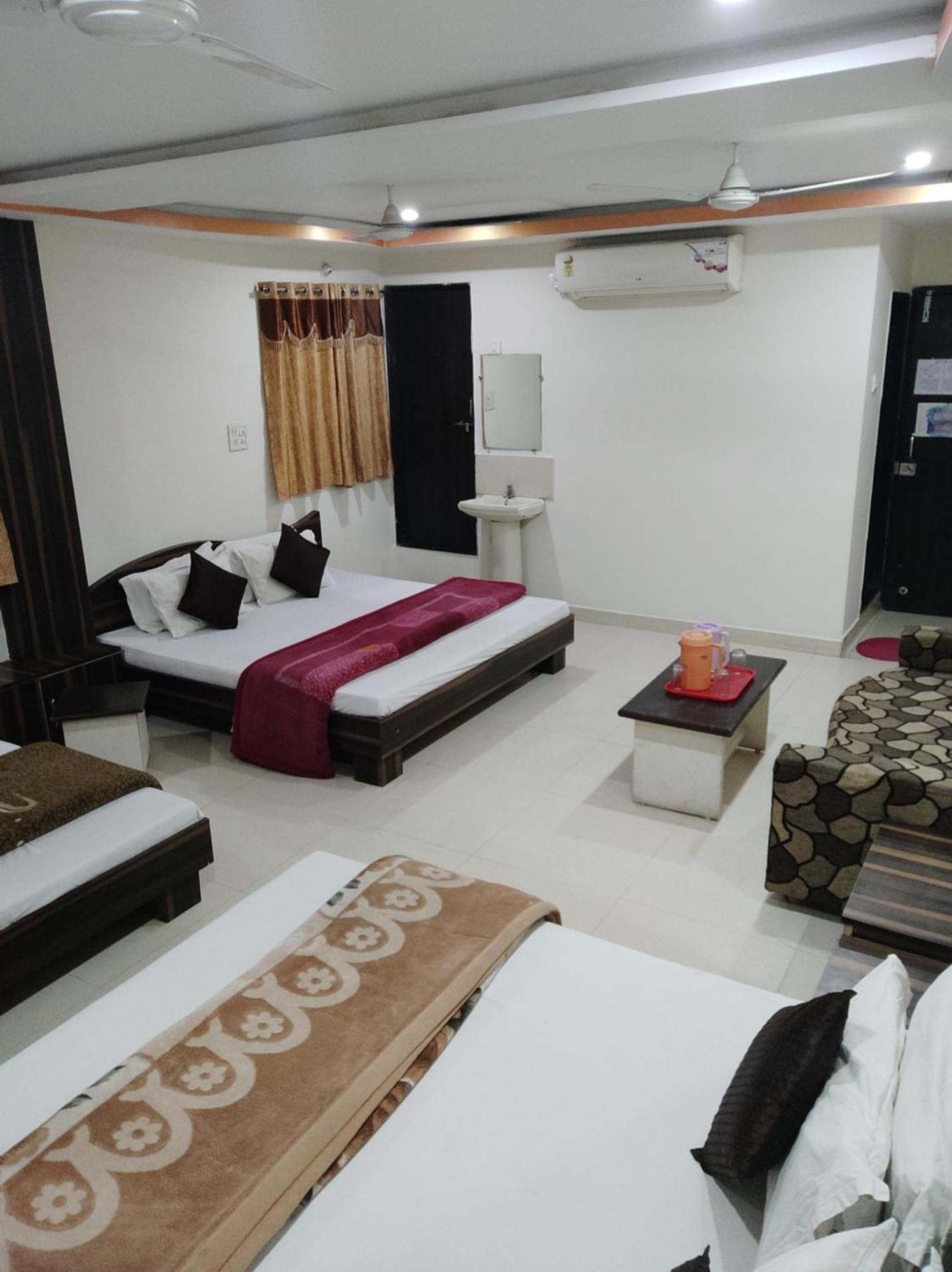 Hotel Vrandavan Palace Near Mahakal Temple Ujjain Eksteriør bilde