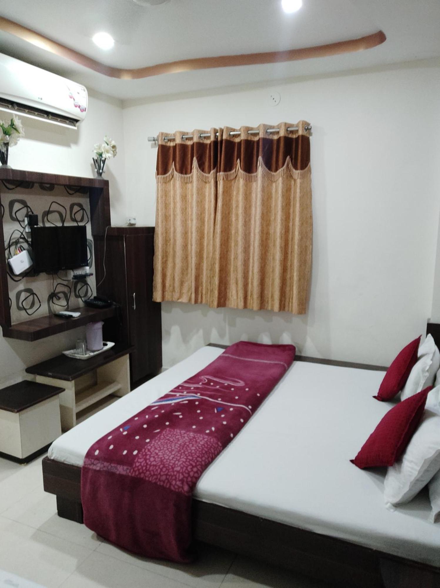Hotel Vrandavan Palace Near Mahakal Temple Ujjain Eksteriør bilde