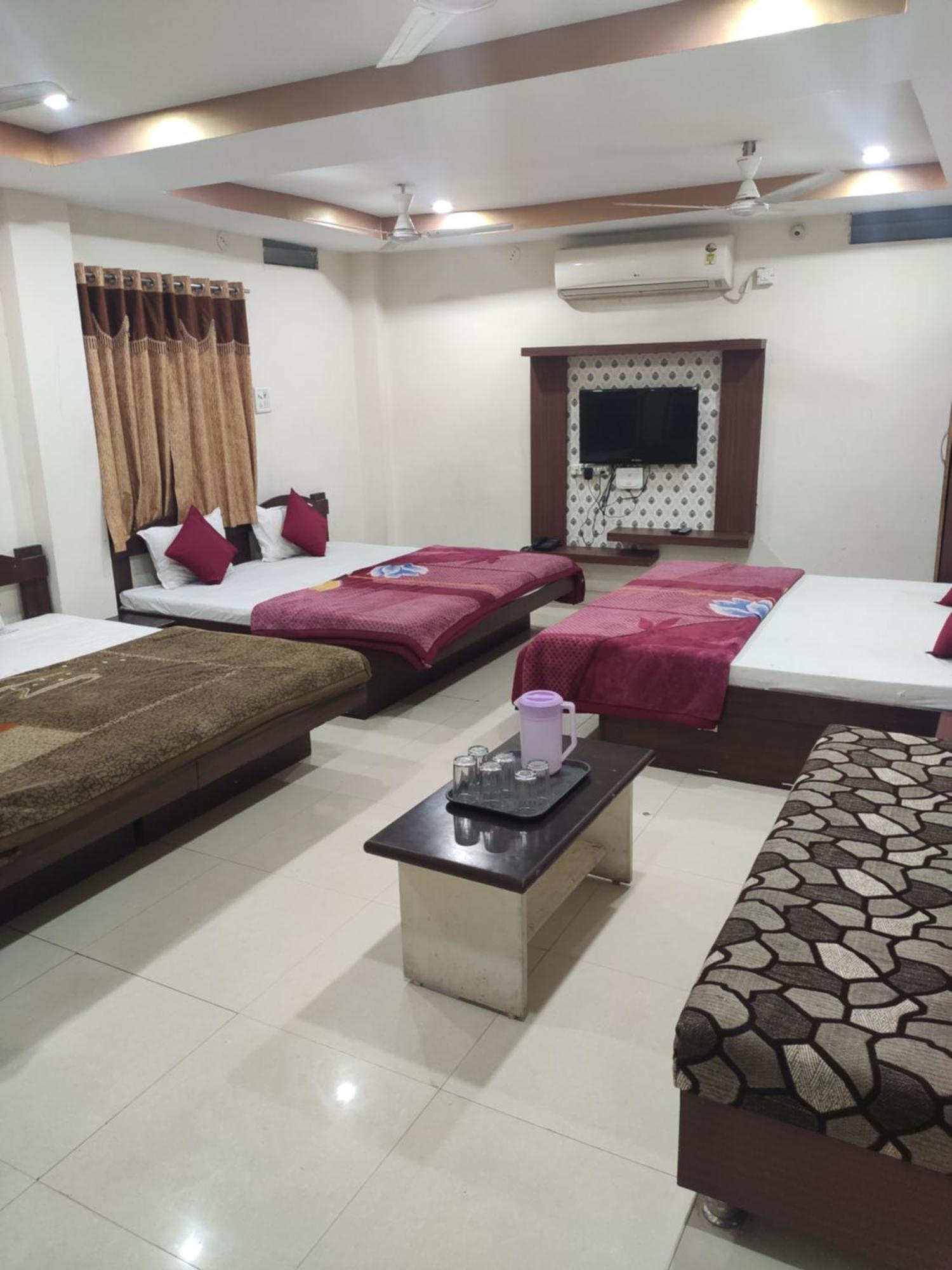 Hotel Vrandavan Palace Near Mahakal Temple Ujjain Eksteriør bilde