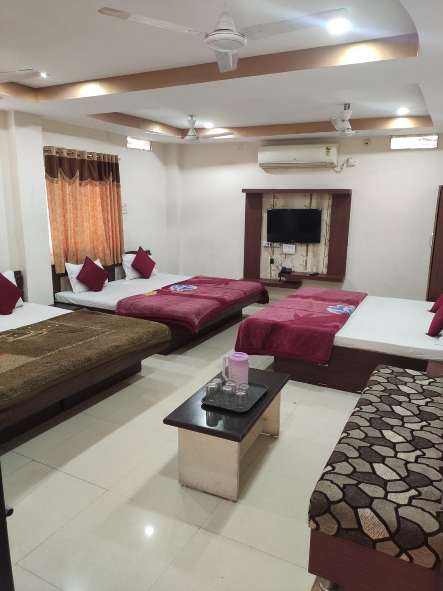 Hotel Vrandavan Palace Near Mahakal Temple Ujjain Eksteriør bilde