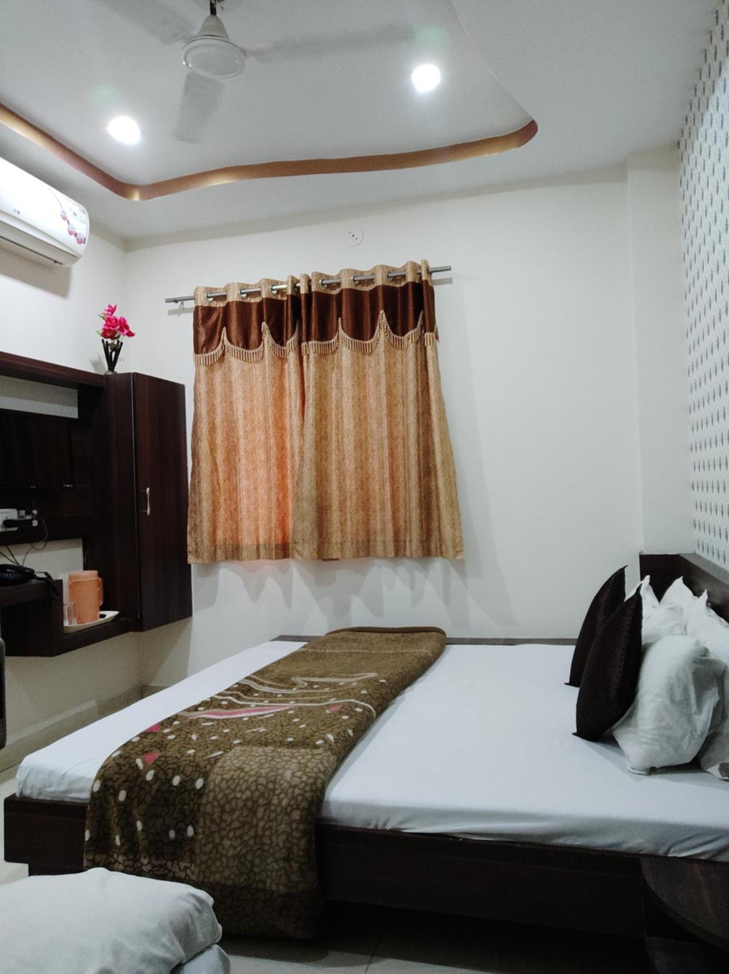 Hotel Vrandavan Palace Near Mahakal Temple Ujjain Eksteriør bilde