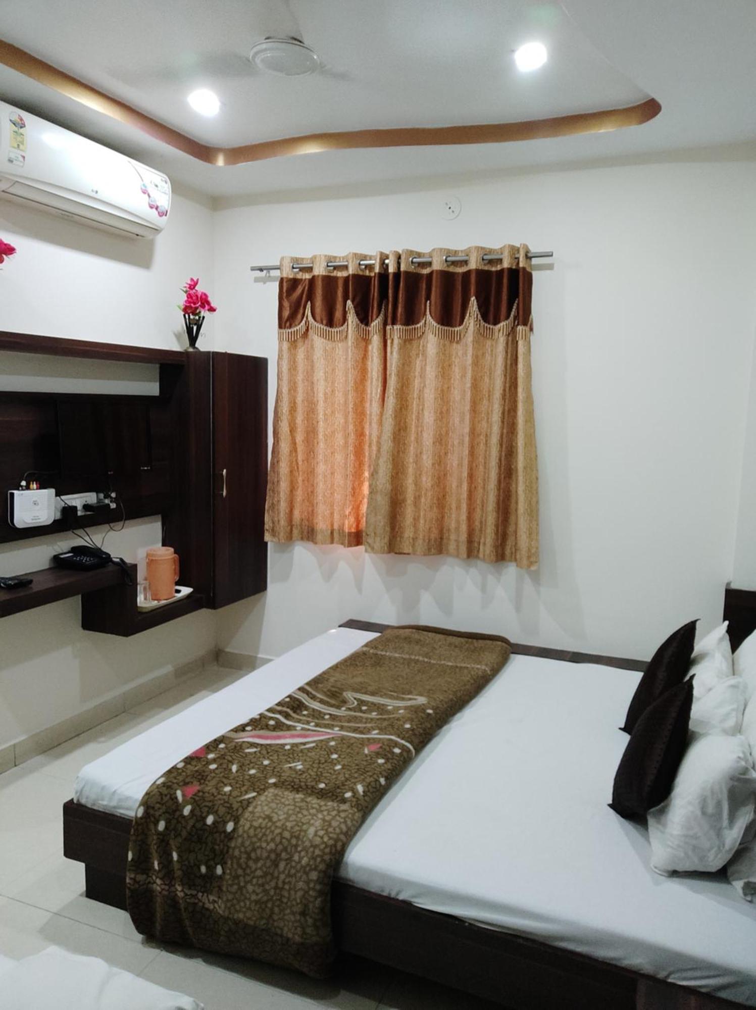 Hotel Vrandavan Palace Near Mahakal Temple Ujjain Eksteriør bilde