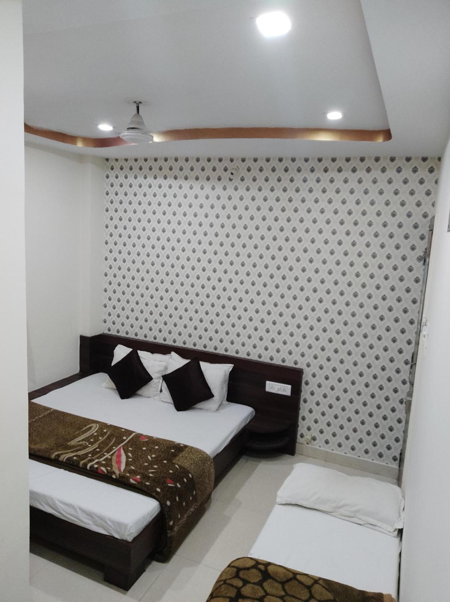 Hotel Vrandavan Palace Near Mahakal Temple Ujjain Eksteriør bilde
