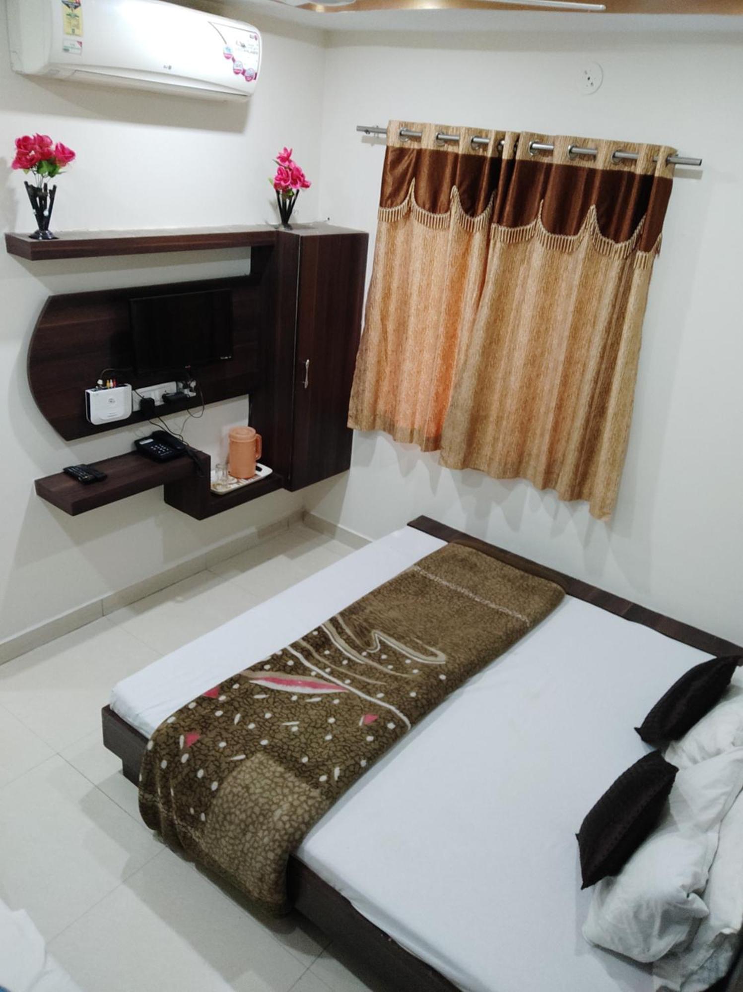 Hotel Vrandavan Palace Near Mahakal Temple Ujjain Eksteriør bilde